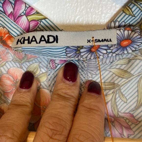 Khaadi Babydoll Long Sleeve Floral Top Size XS Buttoned Multicolor Downstring - Picture 6 of 7